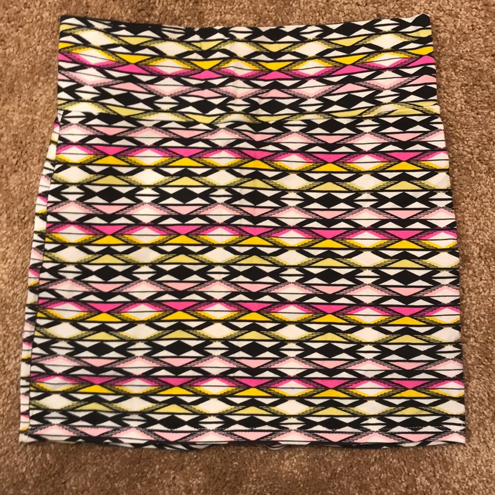 Geometric mini skirt